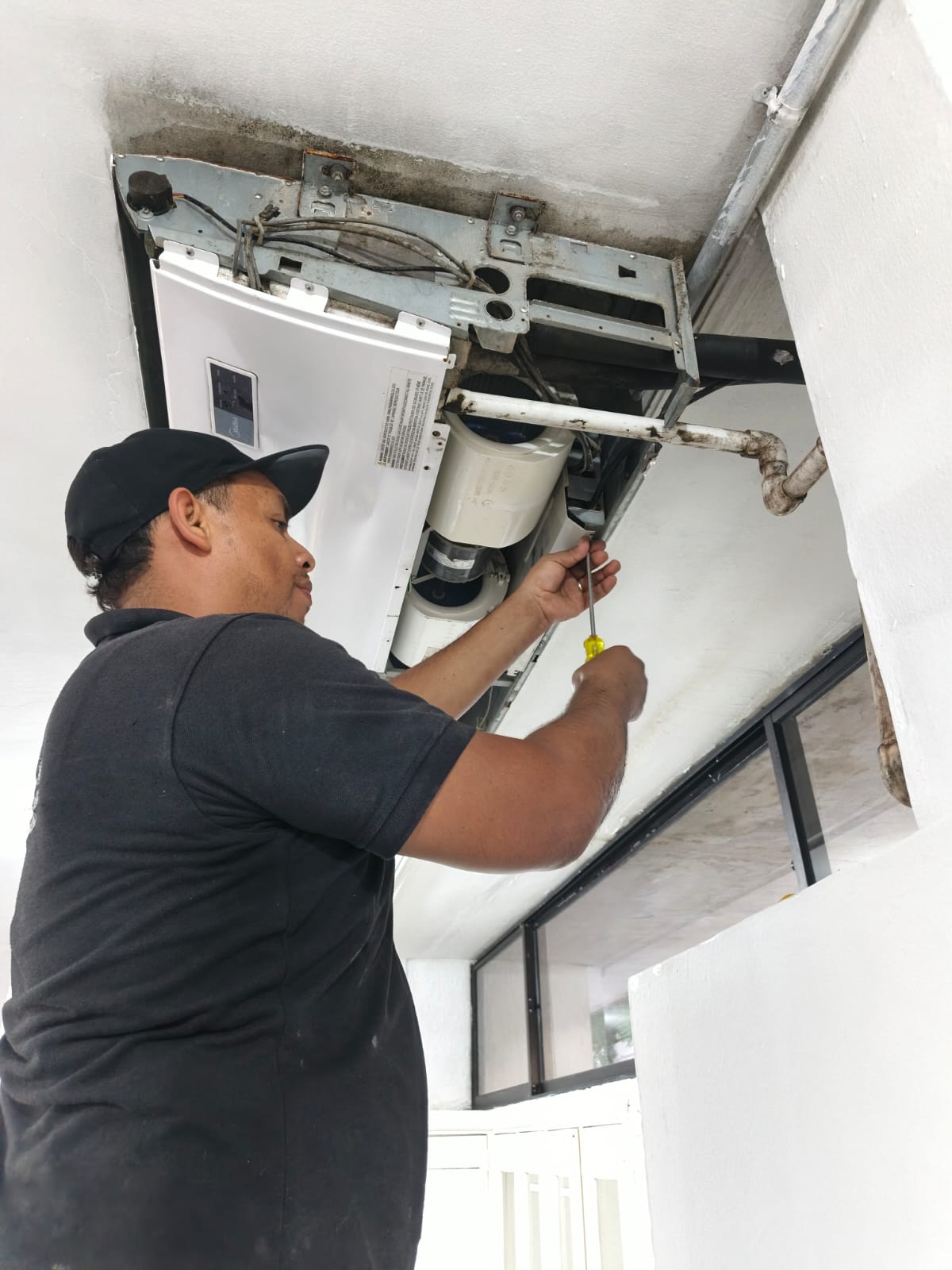 Instalación de sistema de aire acondicionado